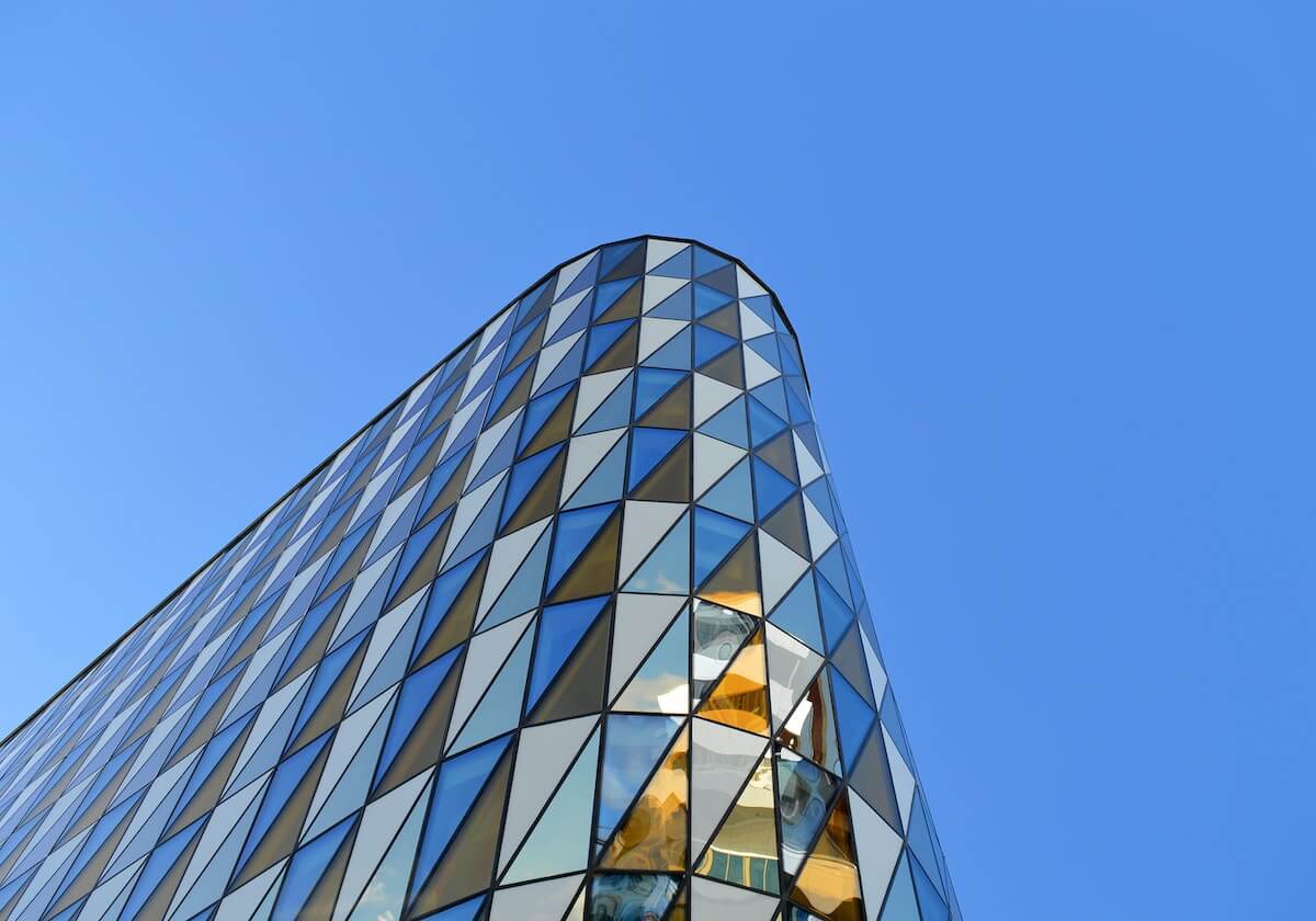 杨毅谈詹姆斯保镖骂球迷:不应该骂人 但这跟詹姆斯有什么关系?